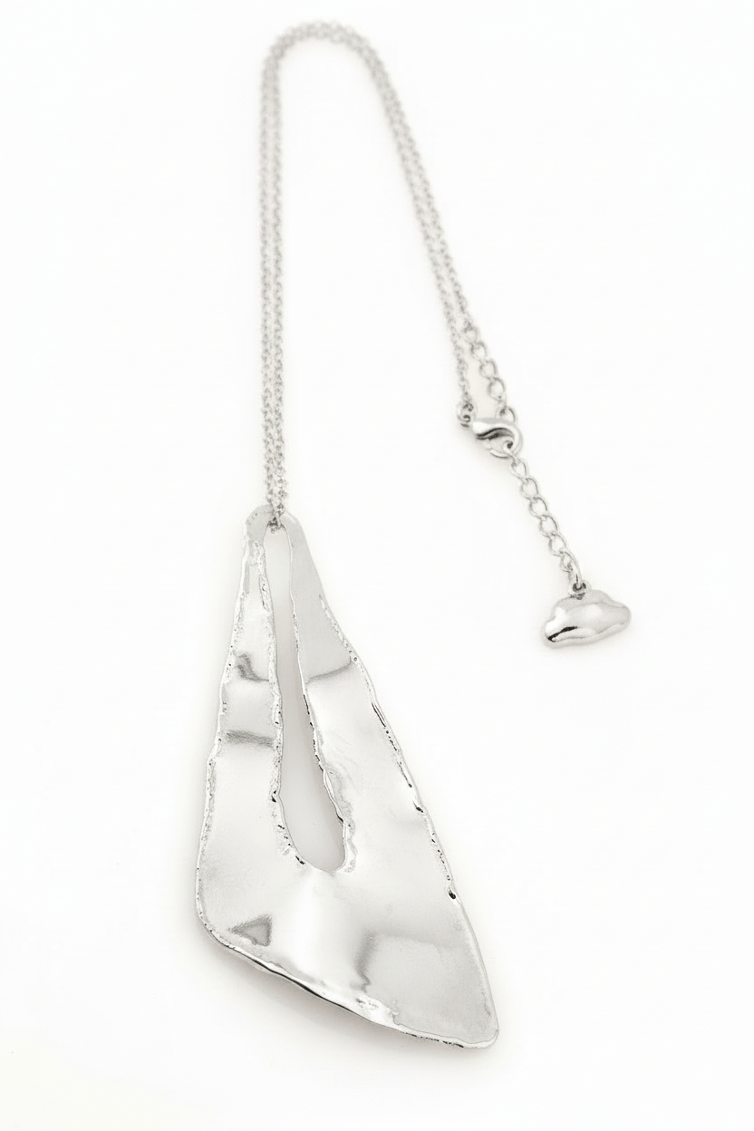 Collana Triangolo Burn Collection in bronzo placcato rodio – vista frontale | Nuage d'Etoiles