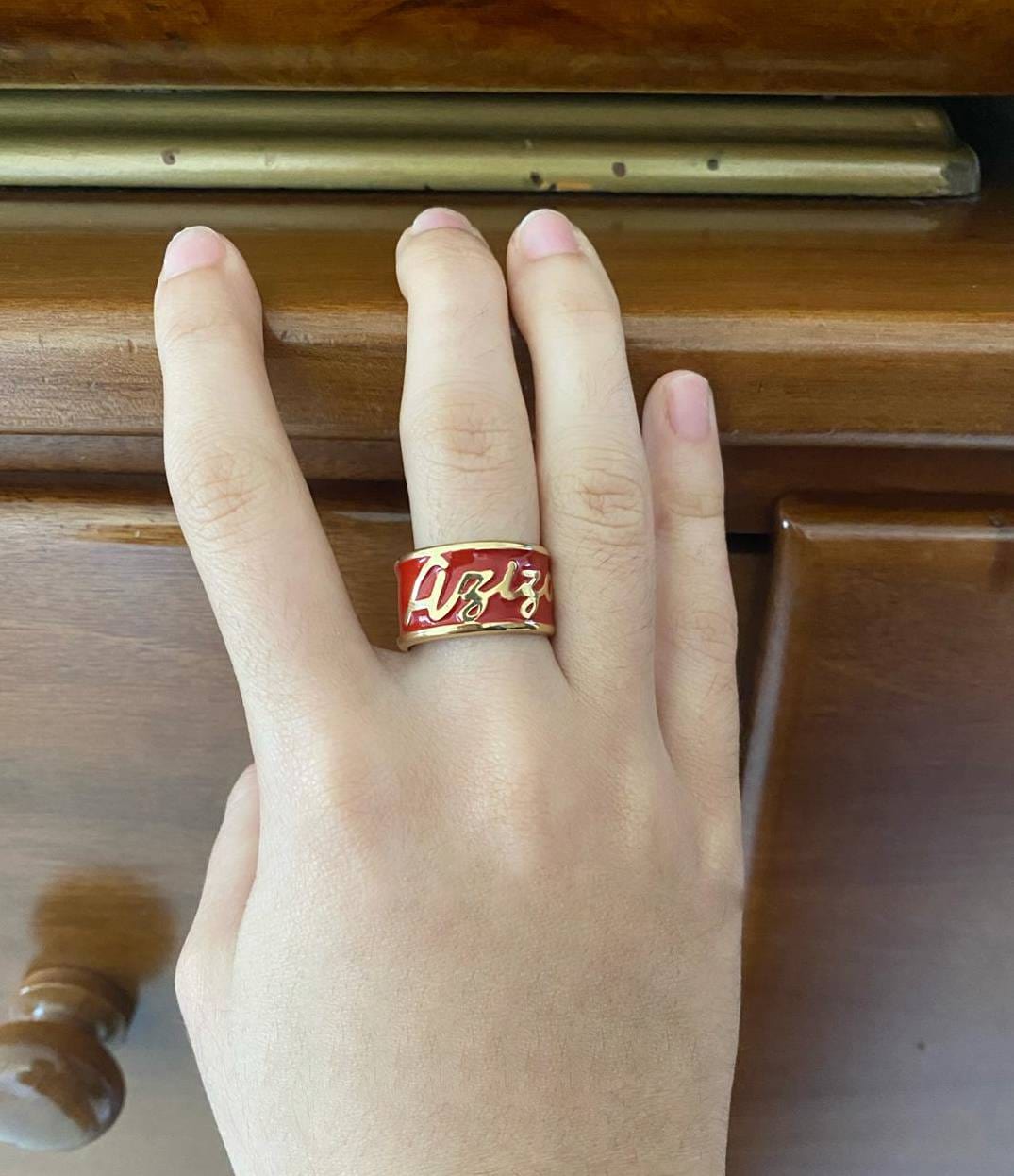 Anello nome personalizzabile smaltato Corsivo