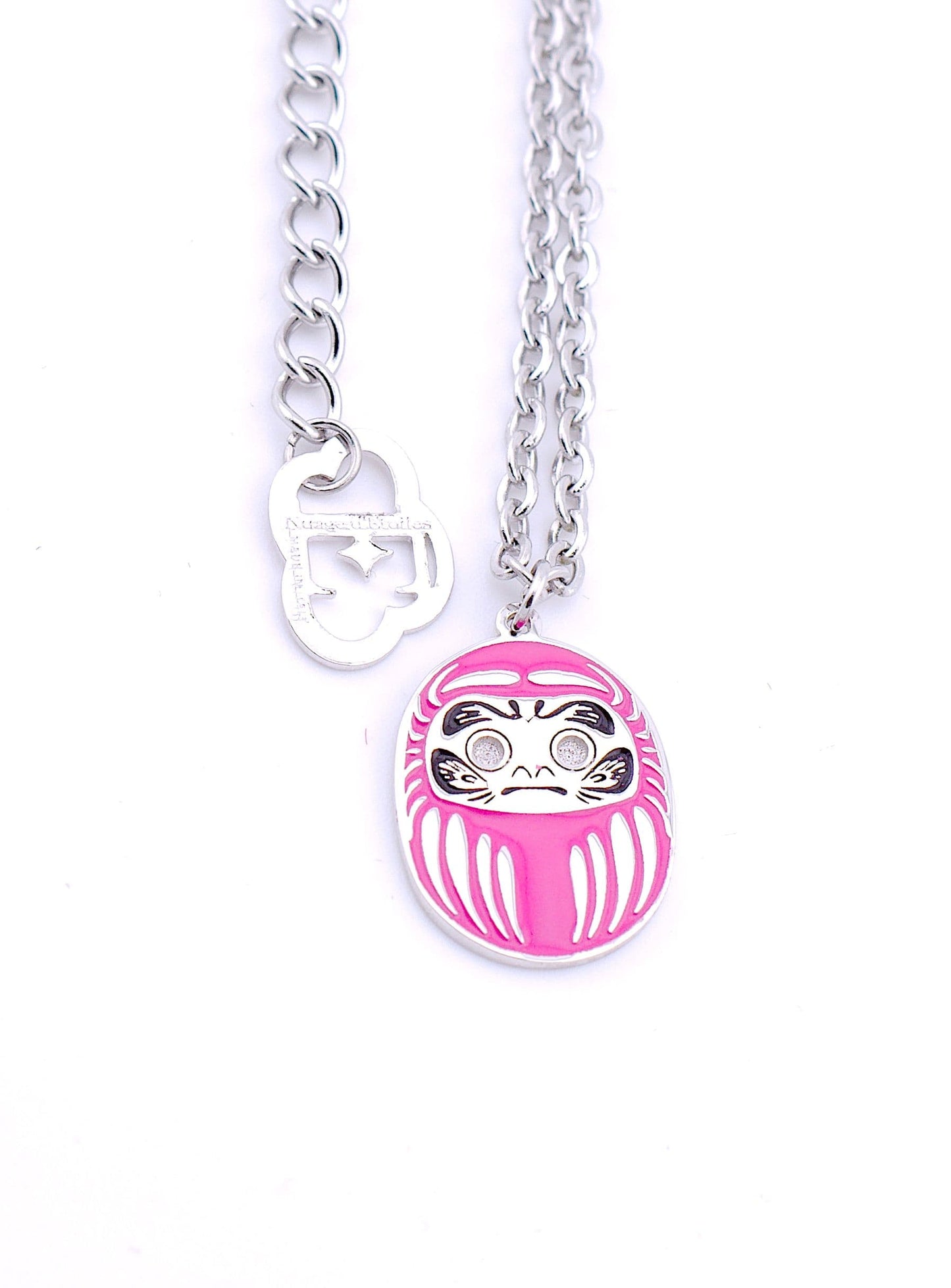 Collana Daruma Rosa uomo – ciondolo pendente simbolo relazioni e creatività Nuage d'Étoiles- fondo bianco