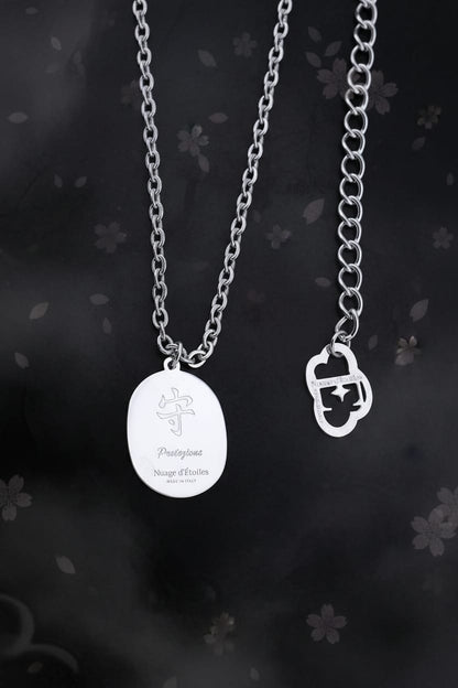 Collana mini daruma blu portafortuna protezione studio e laoro incisione posteriore , collana 50 cm su sfondo nero giapponese
