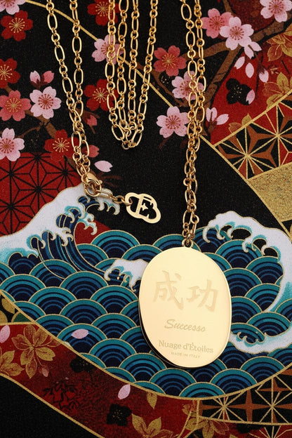 Collana con ciondolo Daruma nero, simbolo di successo contro le avversità, cm90 , incisione retro