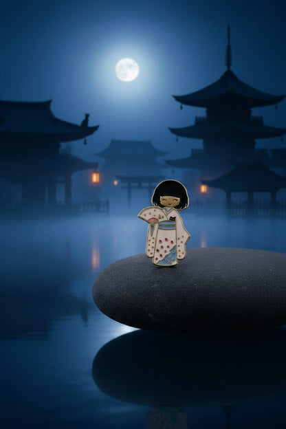 Orecchini Fushigi Kokoro_26 – doll in kimono smaltata a mano su sfondo notturno giapponese – Nuage d'Étoiles