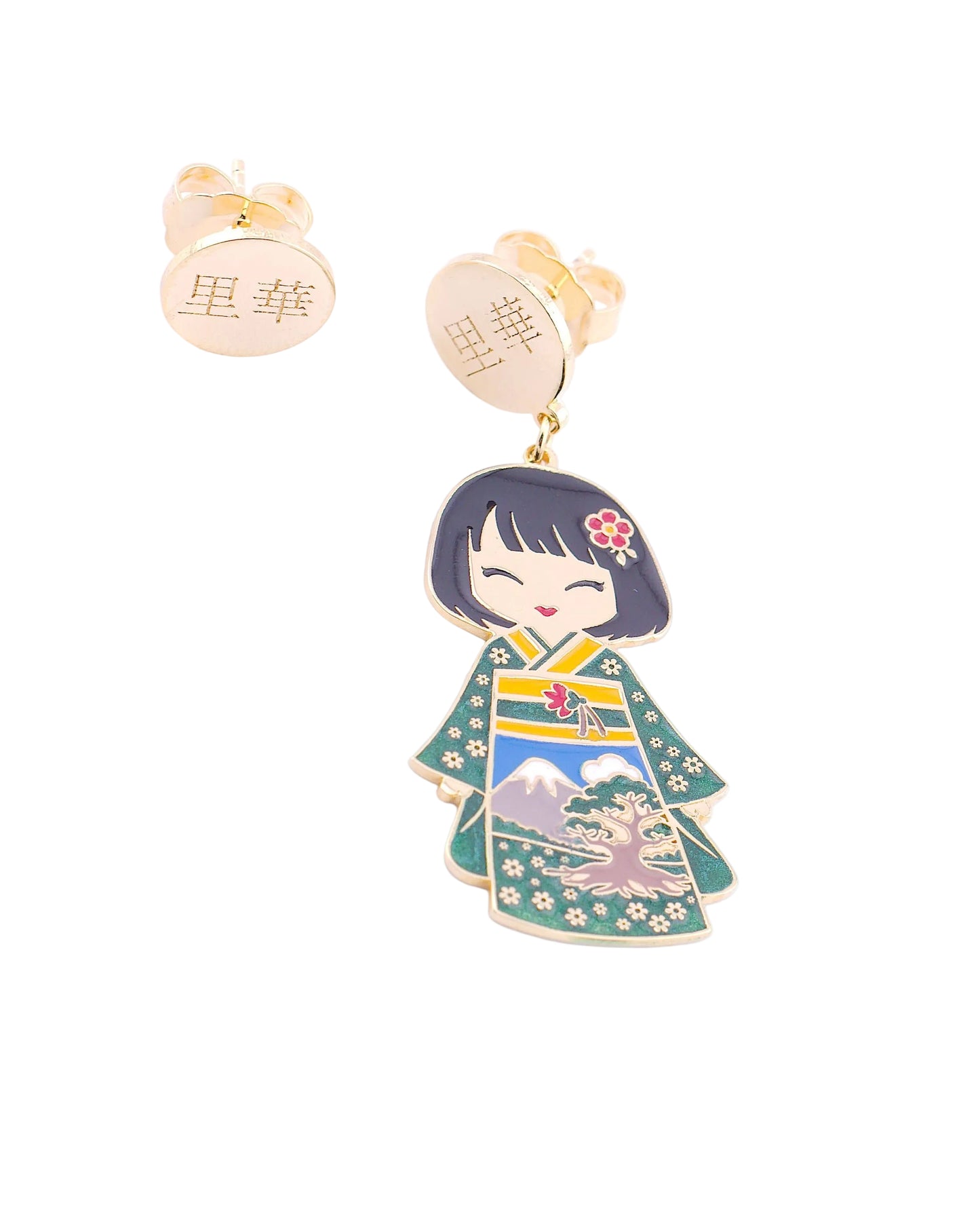 Orecchini Rika Kokoro oro 24kt su sfondo bianco con segni zodiacali terrra – Toro, Vergine, Capricorno – bambola kawaii kimono verde con Monte Fuji e bonsai 里華 – Nuage d'Étoiles