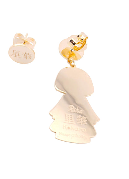 Retro Orecchini Rika Kokoro oro 24kt su sfondo bianco – bambola 里華 – Nuage d'Étoiles