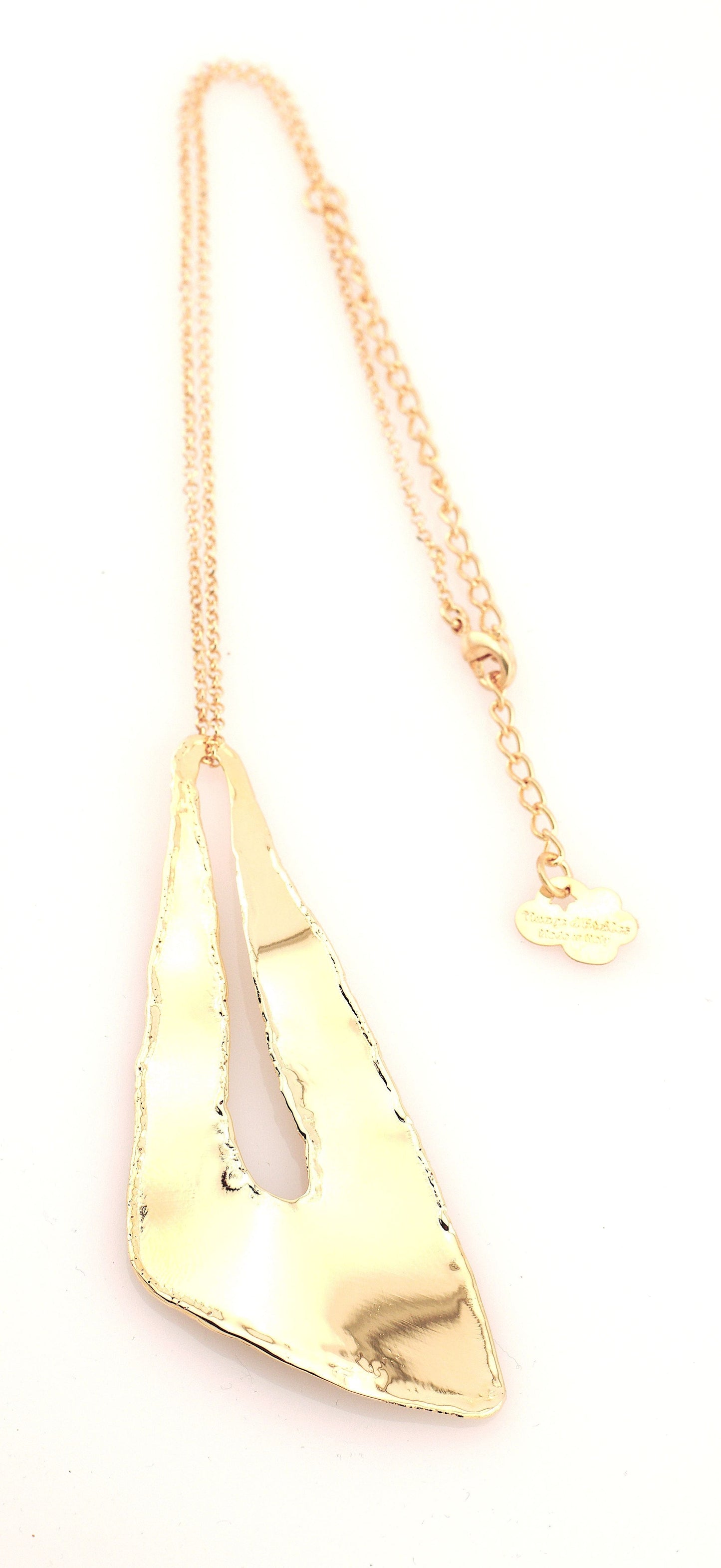 Collana Triangolo Burn Collection in bronzo – dettaglio pendente triangolo | Nuage d'Etoiles