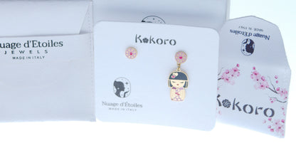 Chie – amore e fortuna, orecchino mini bambolina giapponese, collezione Kokoro, Nuage d'Etoiles