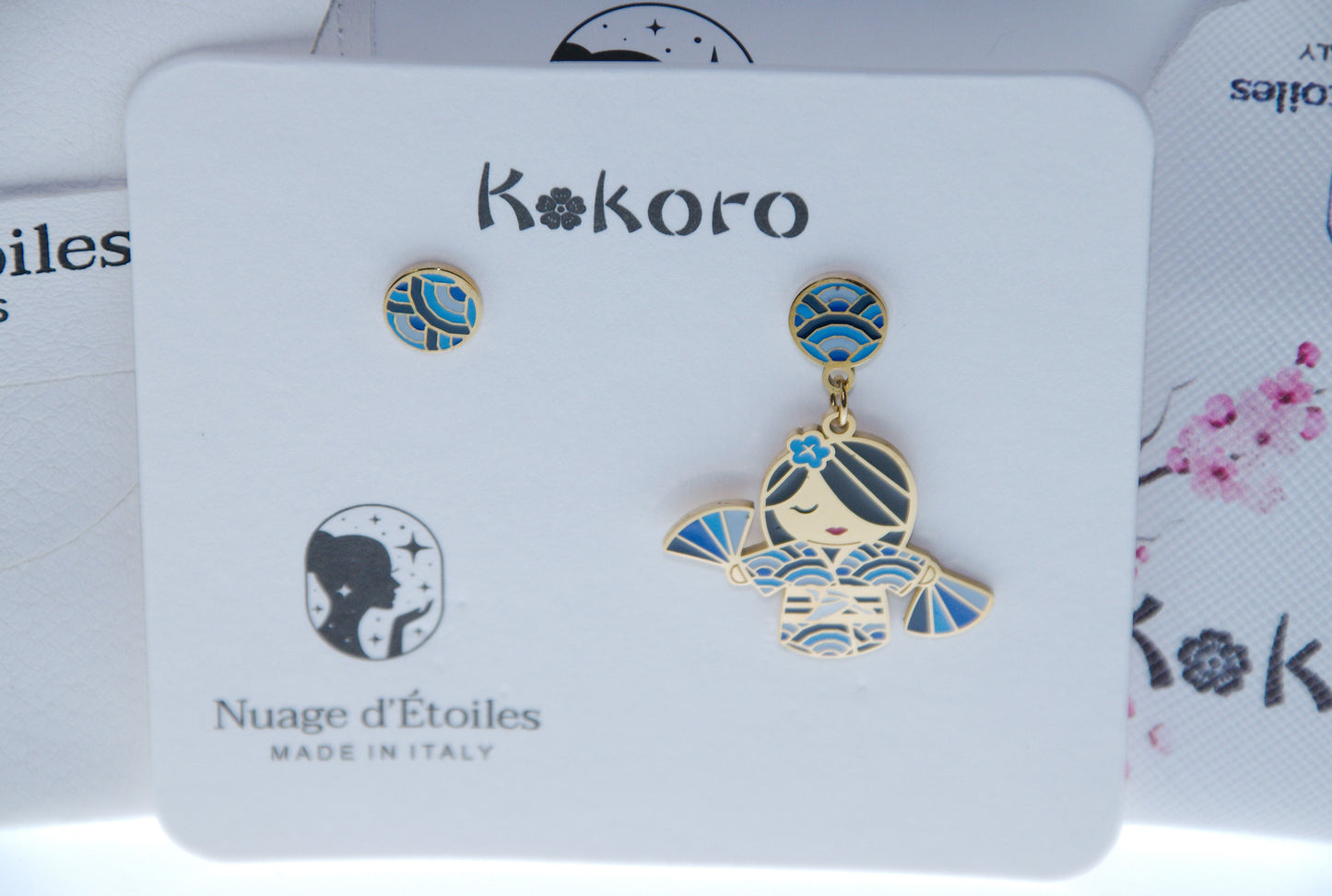Mi – bellezza interiore, orecchino mini bambolina giapponese, collezione Kokoro, Nuage d'Etoiles