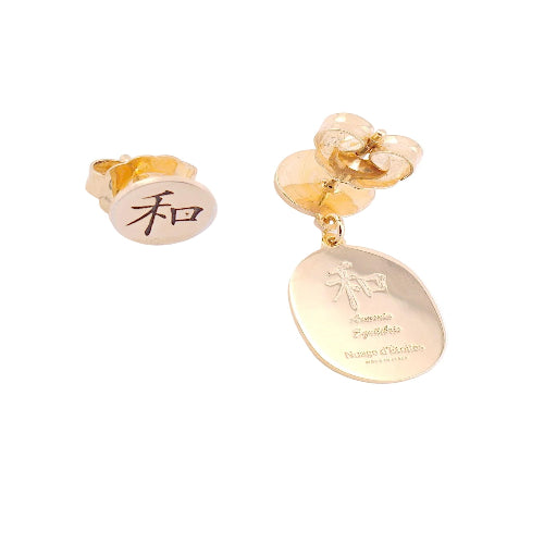Orecchino Mini Daruma Bianco – dettaglio ciondolo 14x18mm placcato oro 24kt, collezione Daruma Mini, Nuage d'Etoiles