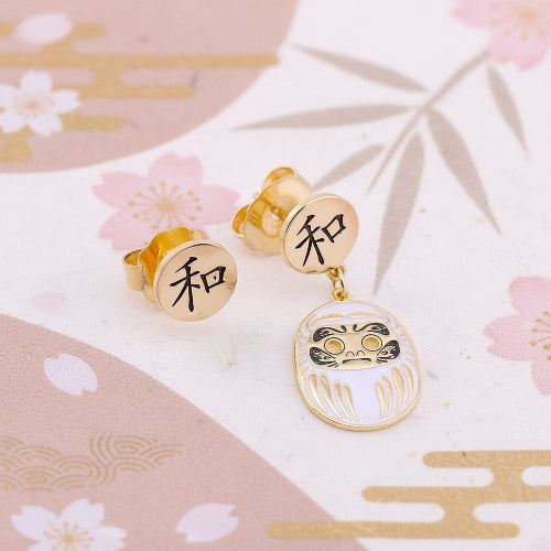 Orecchino Mini Daruma Bianco – armonia ed equilibrio, vista frontale, collezione Daruma Mini, Nuage d'Etoiles