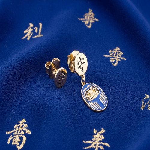 Orecchino Mini Daruma Blu simbolo di protezione per studio e lavoro
