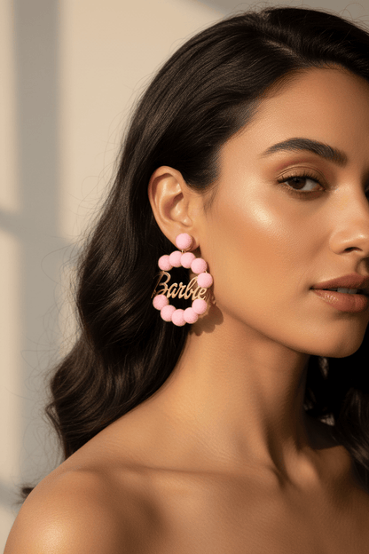Orecchino Barbie Doppio con Pon Pon rosa - indossati  – Ottone placcato oro 24kt | Nuage d'Etoiles