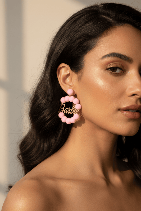 Orecchino Barbie Doppio con Pon Pon rosa - indossati  – Ottone placcato oro 24kt | Nuage d'Etoiles